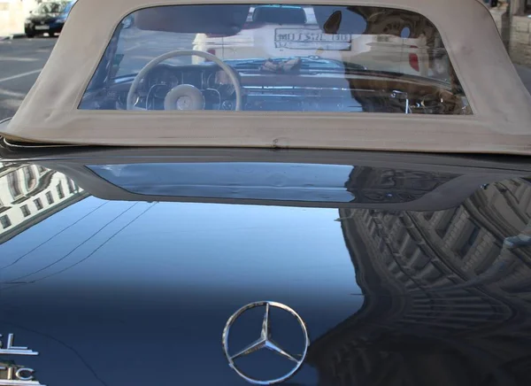 Mercedes Benz 230Sl Automatischer Oldtimer Oldtimer Blauer Farbe Auf Dem — Stockfoto