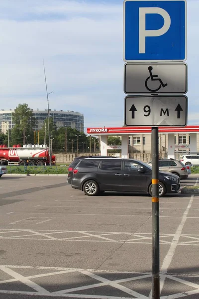 Zbliżenie Widok Parking Dla Osób Niepełnosprawnych Znak — Zdjęcie stockowe