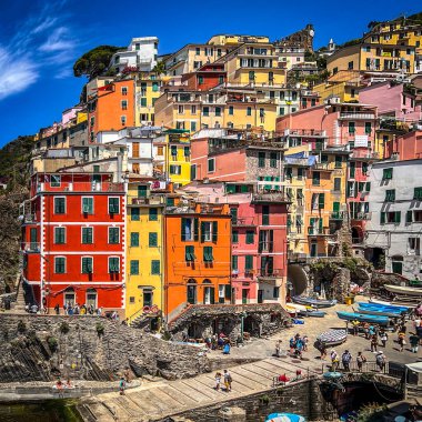 Riomaggiore, İtalya - Temmuz 2022: Riomaggiore, Cinque Terre 'den biri. Bu geleneksel balıkçı köyü bir gezi merkezidir. Spezia, Liguria, İtalya, Avrupa