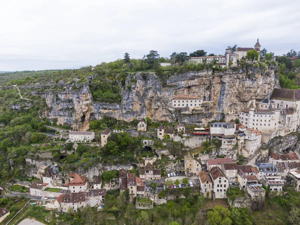 法国西南部地段地区美丽村庄Rocamadour的空中景观 它的圣母玛利亚圣地 数百年来吸引了许多朝圣者 — 图库照片