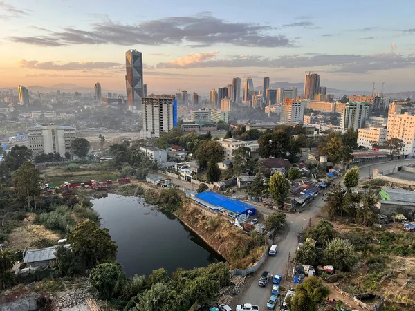 埃塞俄比亚亚的斯亚贝巴 2023年1月9日 埃塞俄比亚首都亚的斯亚贝巴的空中概览 展示了前景 市中心和郊区全新的建筑物和建筑 — 图库照片