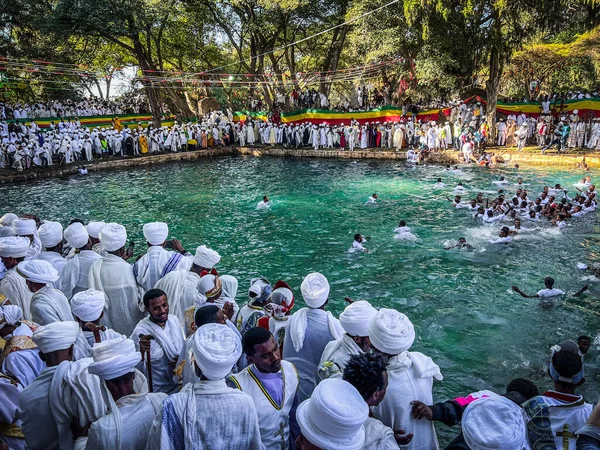 Gondar Ethiopia January 2023 Crowd Fasiladas Bath Celebrating Timkat Ethiopian — Stock Photo, Image