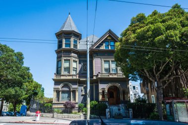 San Francisco, California, ABD - 24 Temmuz 2015: Haight Ashbury bölgesindeki evler