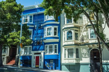 San Francisco, California, ABD - 24 Temmuz 2015: Haight Ashbury bölgesindeki evler