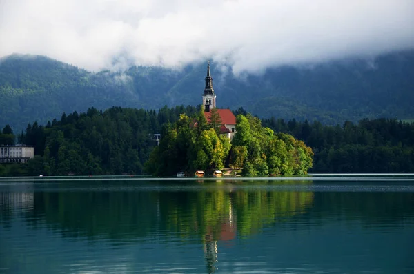 Озеро Блед Словенія Гарне Гірське Озеро Маленькою Паломницькою Церквою Найвідоміше — стокове фото