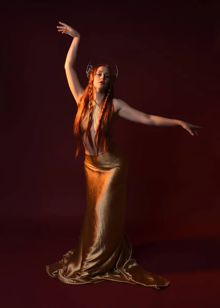 Full Length Fantasy Portret Van Mooie Vrouw Model Met Rood — Stockfoto
