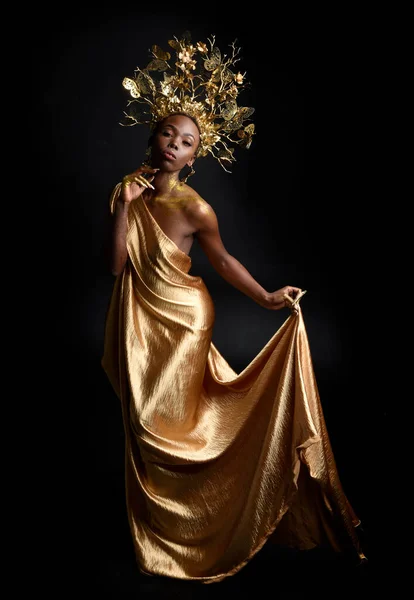 Retrato Fantasía Hermosa Modelo Mujer Africana Con Afro Túnicas Seda — Foto de Stock