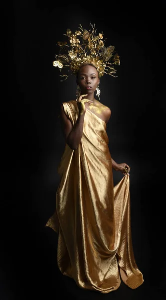 Fantasy Portrét Krásné Africké Ženy Modelky Afro Bohyně Hedvábné Róby — Stock fotografie