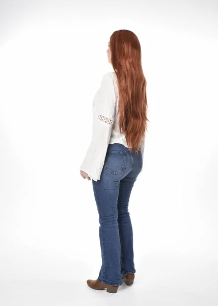 Retrato Comprimento Total Bela Mulher Modelo Com Cabelos Longos Vermelhos — Fotografia de Stock