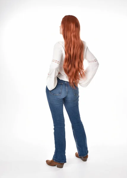 Retrato Longitud Completa Modelo Mujer Hermosa Con Pelo Largo Rojo — Foto de Stock