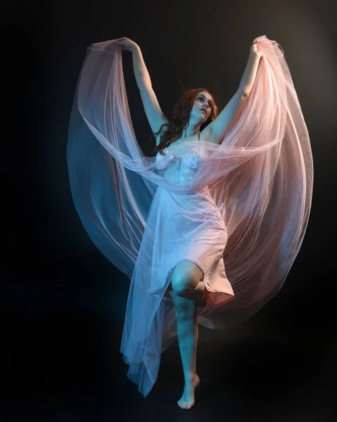 Retrato Cuerpo Entero Una Hermosa Bailarina Morena Vestida Con Vestido —  Fotos de Stock