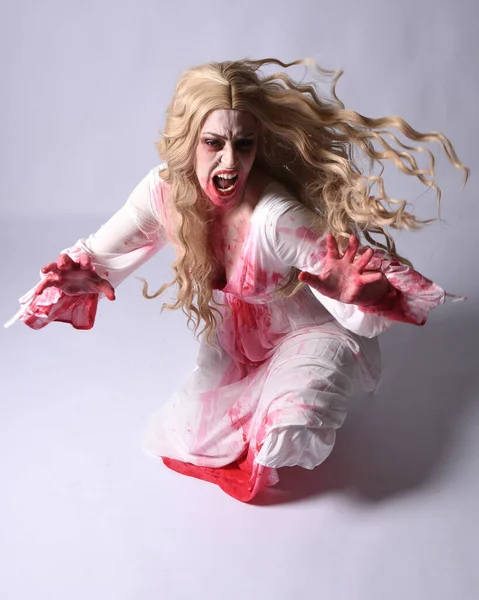 Retrato Vampiro Assustador Noiva Zumbi Vestindo Traje Elegante Fantasia Halloween — Fotografia de Stock