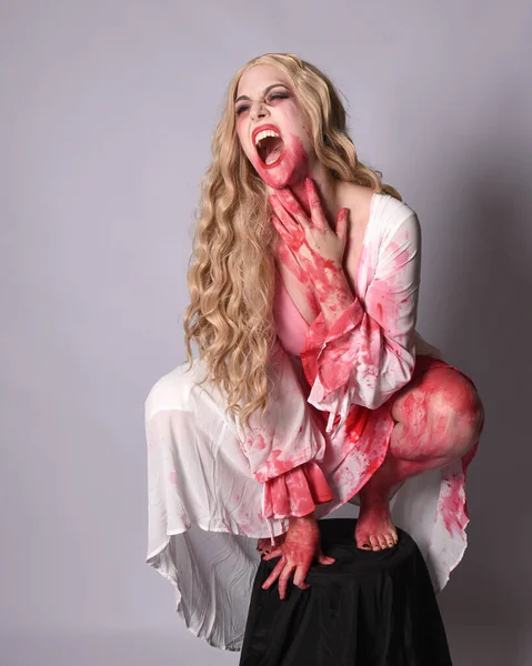 Porträtt Skrämmande Vampyr Zombie Brud Bär Eleganta Halloween Fantasi Kostym — Stockfoto