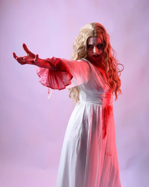 Primer Plano Retrato Novia Vampiro Miedo Usando Elegante Disfraz Fantasía —  Fotos de Stock