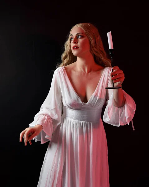 Primer Plano Retrato Novia Vampiro Rubio Miedo Con Elegante Vestido —  Fotos de Stock