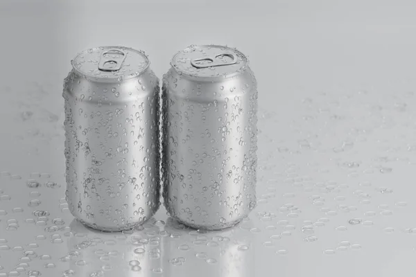 Realistic mock up aluminum can,cloud and droplet condensation,on white background,beverage,water,energy drink,beer,juice,alcohol and soda,fresh water drops,for advertising,3d rendering illustration