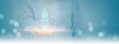 Bir roket tutan iş adamı, başlangıç finansmanında hırs ve yeniliği simgeler. Hızlı büyümeyi, stratejik yatırımı ve finans sektörlerindeki girişimci ruhunu göstermek için mükemmel..