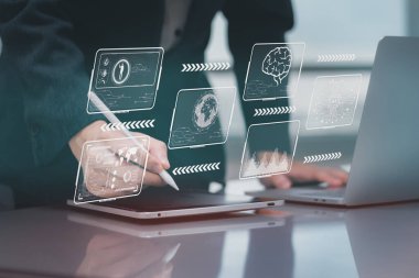 Bilgisayar, derin analiz ve program geliştirme üzerinde çalışan mühendis, derin öğrenme ve gerçek zamanlı veri analizi için Python kodunu kullanıyor, otomasyon ve yapay zeka teknolojisindeki yeniliğe odaklanıyor..