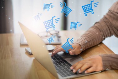 İnternet üzerinden dizüstü bilgisayarda kredi kartı ile müşteri ödemesi ve alışveriş Ödeme E-ticaret dijital işlem platformu, konsept kolaylığı uygulama 4.0 teknolojisi ile çevrimiçi alışveriş.
