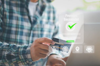 Yapay zeka sistemi, dijital ödemenin kredi kartıyla başarılı olduğunu doğruladı. Analist Fintech gösterge panelini yönetiyor, mali işlemleri ve siber güvenliği takip ediyor. Akıllı bankacılık ve çevrimiçi alışveriş analizleri.