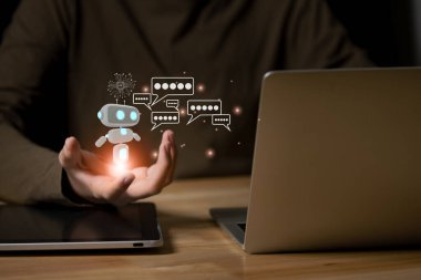 Fütürist yapay zeka sohbet robotu kullanıcıları çevrimiçi destek sistemine yardımcı olur, gerçek zamanlı yanıt otomasyonu sağlar, Yapay Zeka güdümlü müşteri hizmetleri, dijital dönüşüm ve iş yeniliklerini temsil eder..