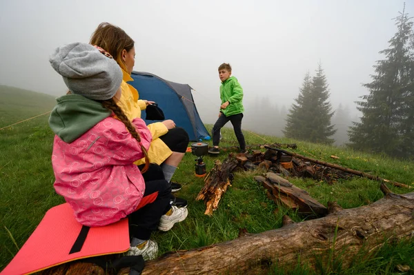 Family Rest Mountains Tent Morning Rain Children Exercising — Stock Fotó