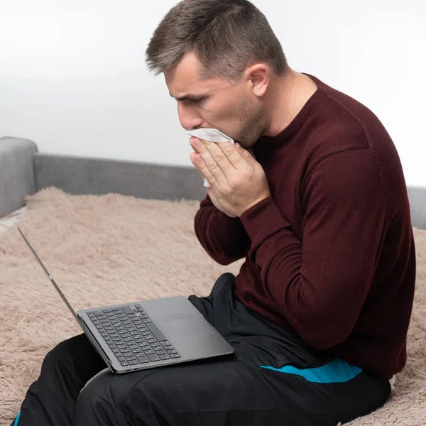 Man Quarantined Home Due Illness Works Online Work Remotely Home — Photo