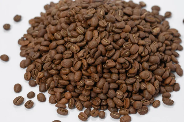 Pile Coffee Beans White Background Place Advertising Roasted Coffee Beans — Stock Photo, Image
