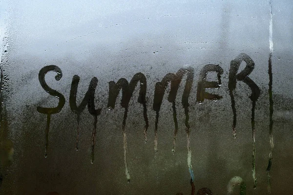 Inscrição Verão Textura Com Condensação Vidro Uma Reação Uma Mudança — Fotografia de Stock