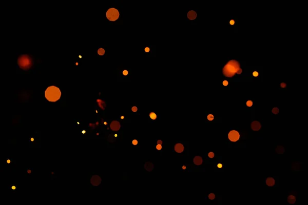 Оранжевый Боке Черном Фоне Жжение Размытые Искры Огня Частицы Горящих — стоковое фото