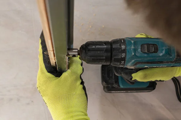 Drilling Hole Door Green Screwdriver Close Drilling Process Installing Interior — 图库照片