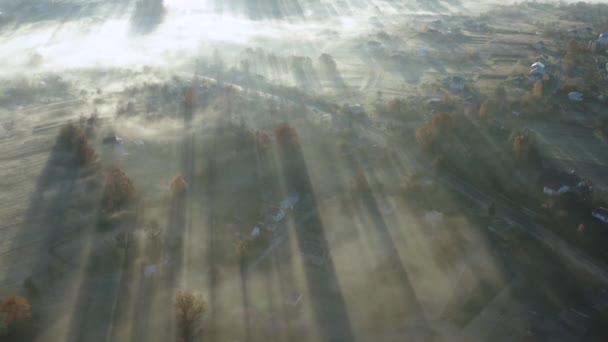 Nsansız Hava Aracı Bulutların Arasından Güneşe Berrak Gökyüzüne Uçuyor Güneş — Stok video