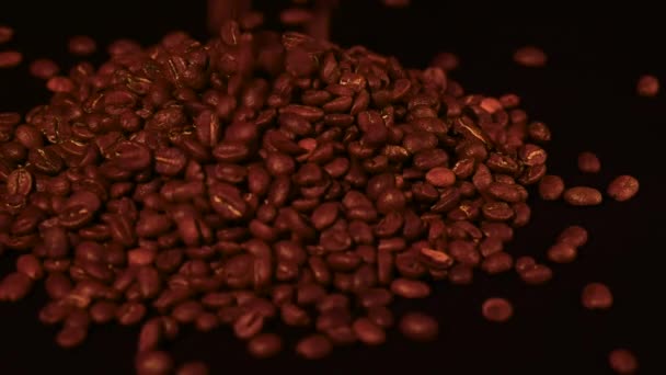 Chicchi Caffè Arabica Tostati Che Versano Ruotano Primo Piano Fagioli — Video Stock