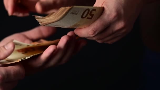 Geld Met Hand Tellen Eurobiljetten Van Hand Tot Hand Overmaken — Stockvideo
