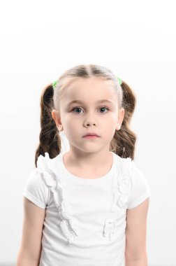 Bir çocuğun eğilmesi, omurga ve omurga eğriliğinin sebeplerinden biri, bir çocuğun eğri omurgası..