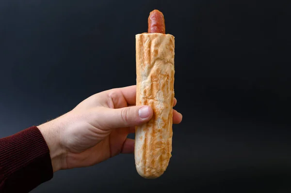 Homme Tient Hot Dog Français Copie Espace Nourriture Dans Main — Photo