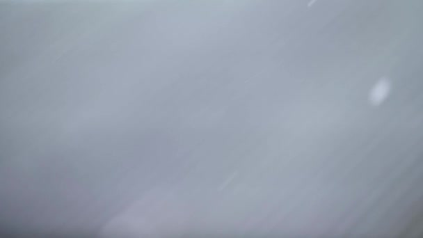 Movimento Lento Flocos Neve Inverno Aldeia Vista Queda Neve Janela — Vídeo de Stock