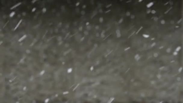 Långsam Rörelse Snöflingor Vinter Byn Utsikt Över Snöfall Från Fönstret — Stockvideo