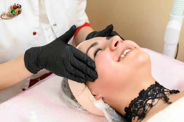 Beautician Gives Relaxing Facial Massage Girl Rejuvenating Facial Cosmetic Procedures — Stock Photo, Image
