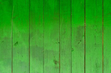 Duvarın arka planı, yeşil boyayla boyanmış eski tahtaların dokusu.