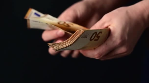 Ötven Eurós Címletben Számolja Eurobankjegyeket Európai Piac Valutáját Fekete Hátterű — Stock videók