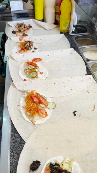 Préparation Shawarma Dans Restaurant Restauration Rapide Shawarma Aux Légumes Viande — Video