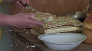 Ekşi kremalı ev yapımı pasta, ev yapımı yemek ve pişirme..