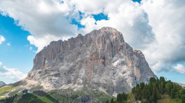 Val Gardena 'daki Dolomitlerin muhteşem manzarası