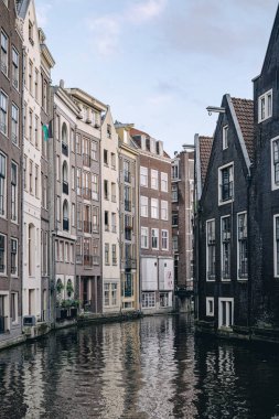 Tipik Amsterdam manzarası.