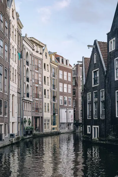 Tipik Amsterdam manzarası.