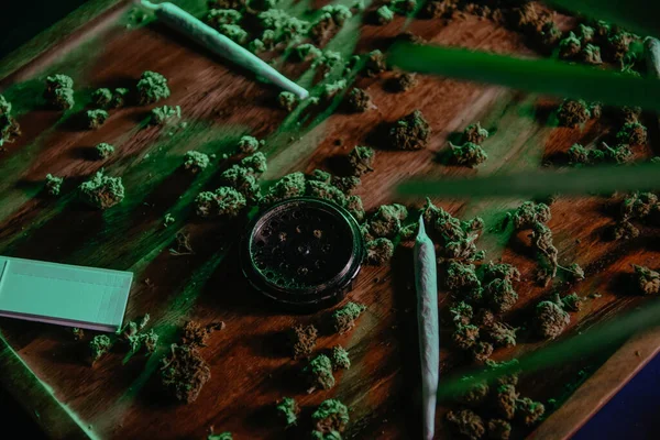 Наркотики Марихуана Гепатит Бутоны Сатива Индика Зеленом Неоне Трава Курящие — стоковое фото