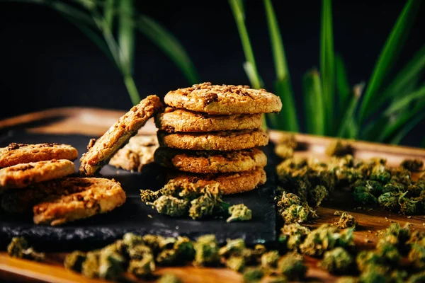 Ciasteczka Marihuany Narkotyki Jedzeniu Thc Cbd Brownies Narkotyki Pąki Marihuany — Zdjęcie stockowe