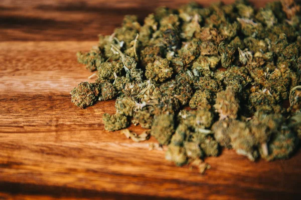 Marijuana Cbd Dan Thc Terletak Atas Meja Banyak Narkoba Dalam — Stok Foto