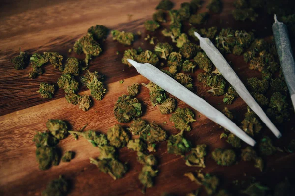 Schleifer Und Joints Mit Marihuana Pfeife Drogen Und Marihuana Marihuana — Stockfoto